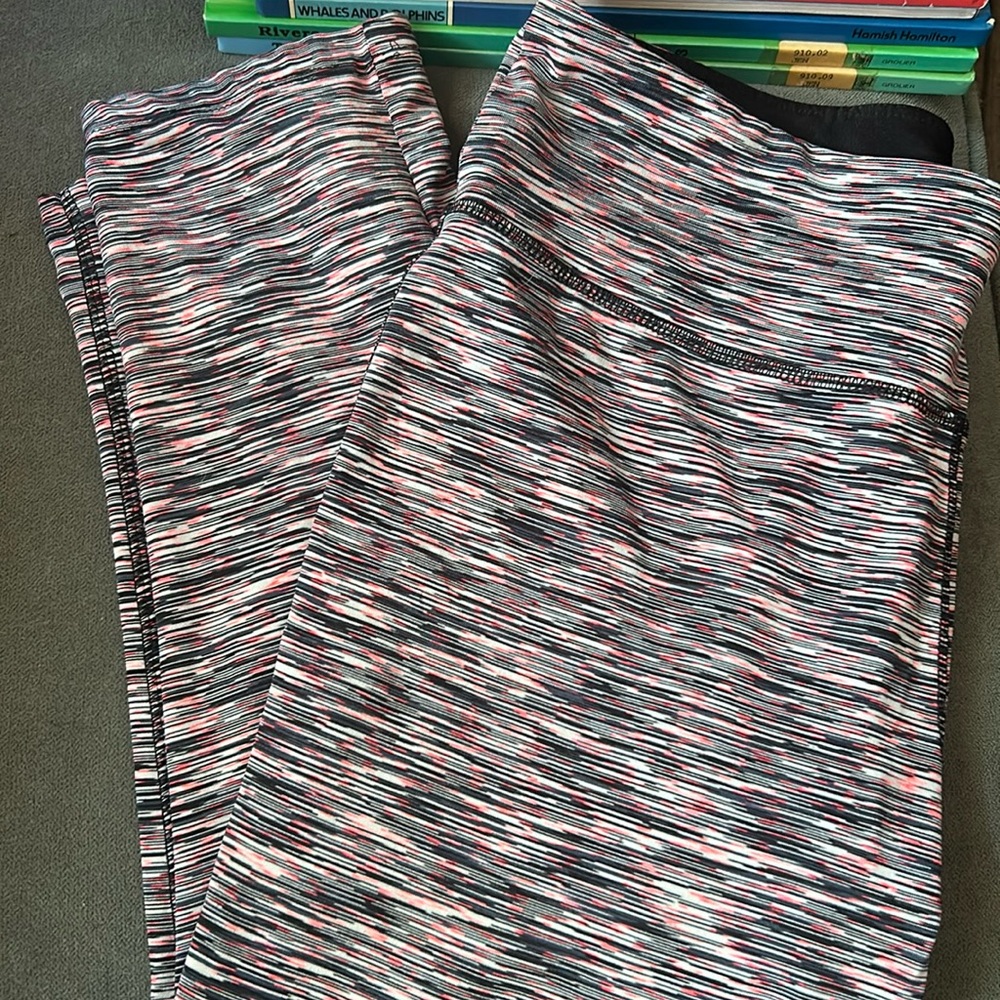 Yogo Athletics medium capri yoga pants